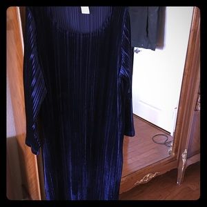 Vintage blue velvet long sleeved dress